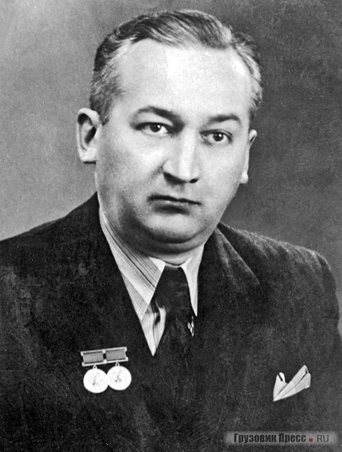 В 1954 г. 44-летний А.М. Кригер возглавил конструкторскую службу ЗИСа главного конструктора Завода имени Сталина