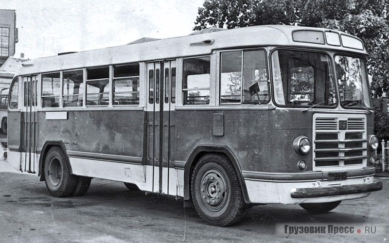 Производство городского ЗИЛ-158 стартовало в 1957 г.