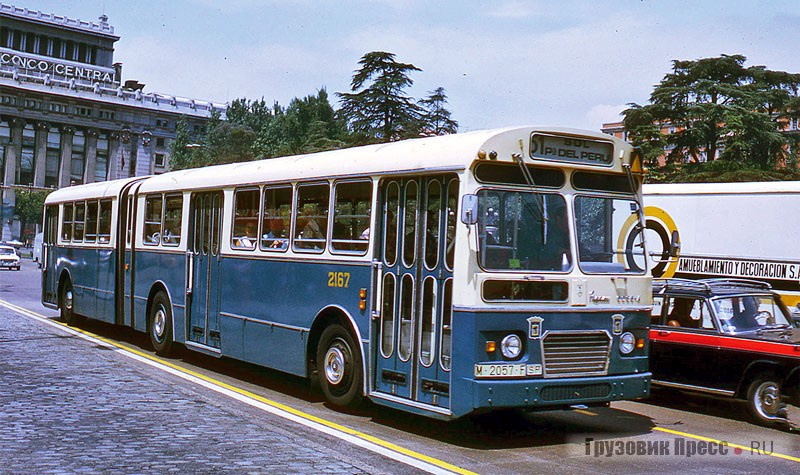 Автобус Рegaso Monotral 6035А на улицах Барселоны