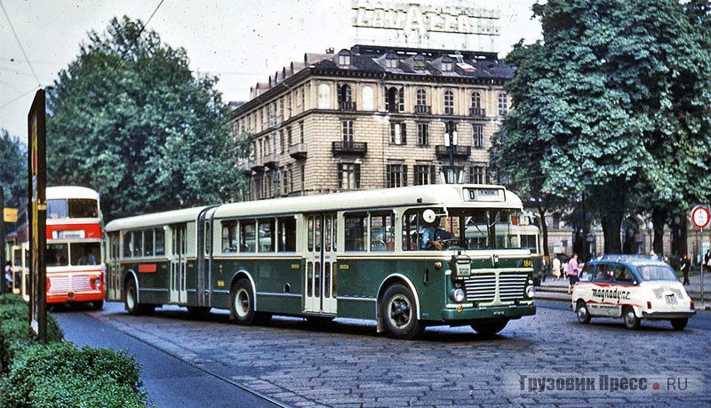 Автобус Fiat 411 Monotral Snodato Viberti на улицах Турина