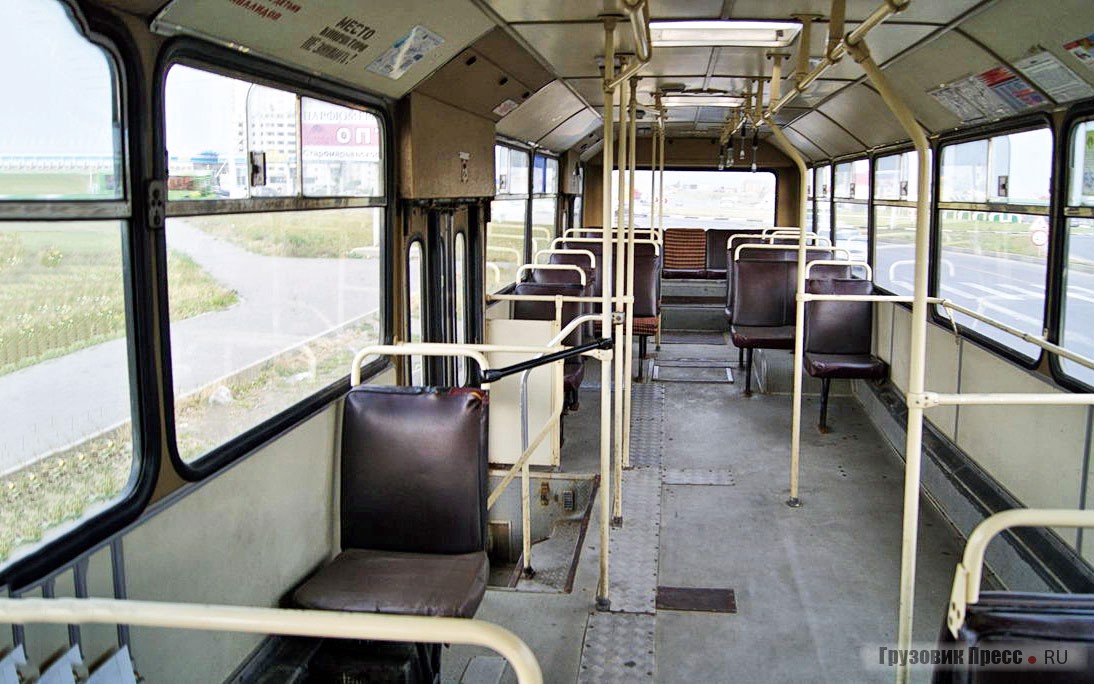 Салон автобуса Mercedes-Benz О 302Т (1988–1994 гг.)