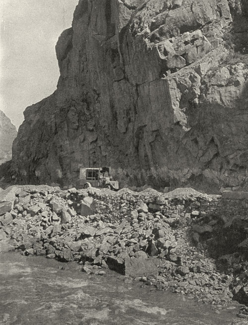 Через Дарьяльское ущелье. 1911 г.