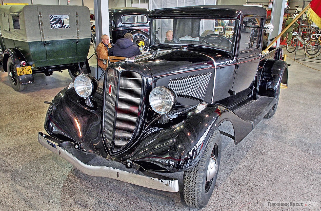 [b]«Пикап ФЗУ»[/b] – ещё одна уникальная премьера. Разработан и выпущен в количестве 4 штук в мастерских фабрично-заводского училища (ФЗУ) Горьковского автозавода. Шасси – ГАЗ-415, кабина – от ГАЗ-АА. Найден в посёлке Курбатово Воронежской области и восстановлен реставратором Михаилом Васильевым