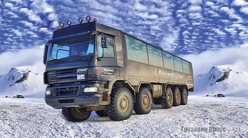Самую вместительную 60-местную «вахтовку» исландцы заказали в Нидерландах. Базовое шасси – 5-осный GINAF X 5450 S (10x10) с двигателем Paccar MX13 (мощность 462л.с.) и 12-ступенчатой КП ZF AS-Tronic. Специалисты фирмы Bova водрузили на него автобусный кузов, и полная масса транспортного средства достигла 50 т