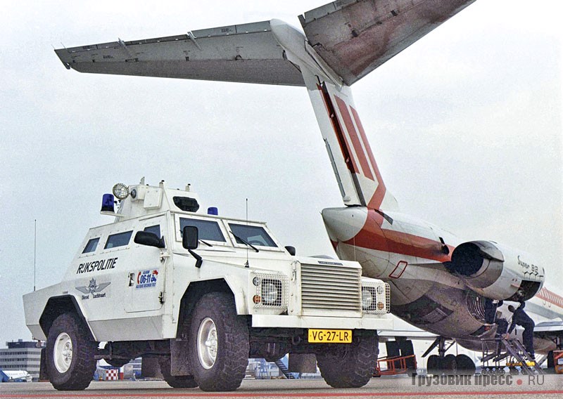 Патрульный бронеавтомобиль Shorland Mk V аэропорта «Схипхолл» в Амстердаме на шасси 110 V8 с пружинной подвеской. 1983 г.