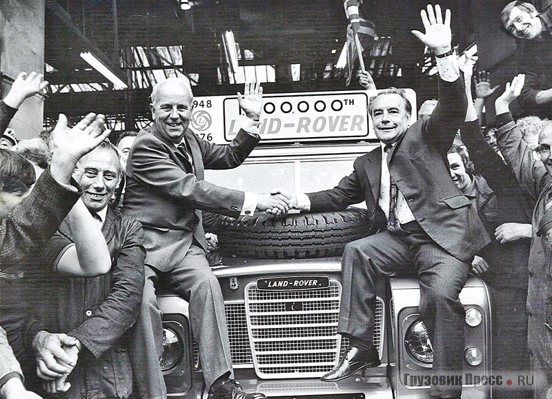 Миллионным Land Rover 17 июня 1976 стал Series III 88 цвета салатовый «металлик». На машине сидят заводские ветераны: слева Дэвид Кемп, справа – Том Бартон