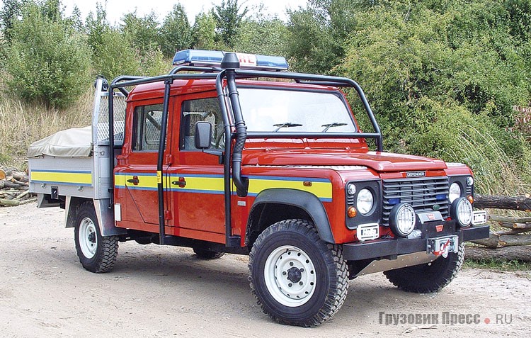 Land-Rover Defender 130 – так в 1991 году переименовали модель 127, сохранив при этом без изменения колёсную базу в 3226 мм