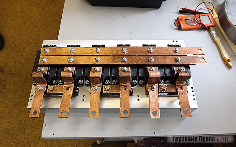 Медные шины преобразователя сделаны с многократным запасом