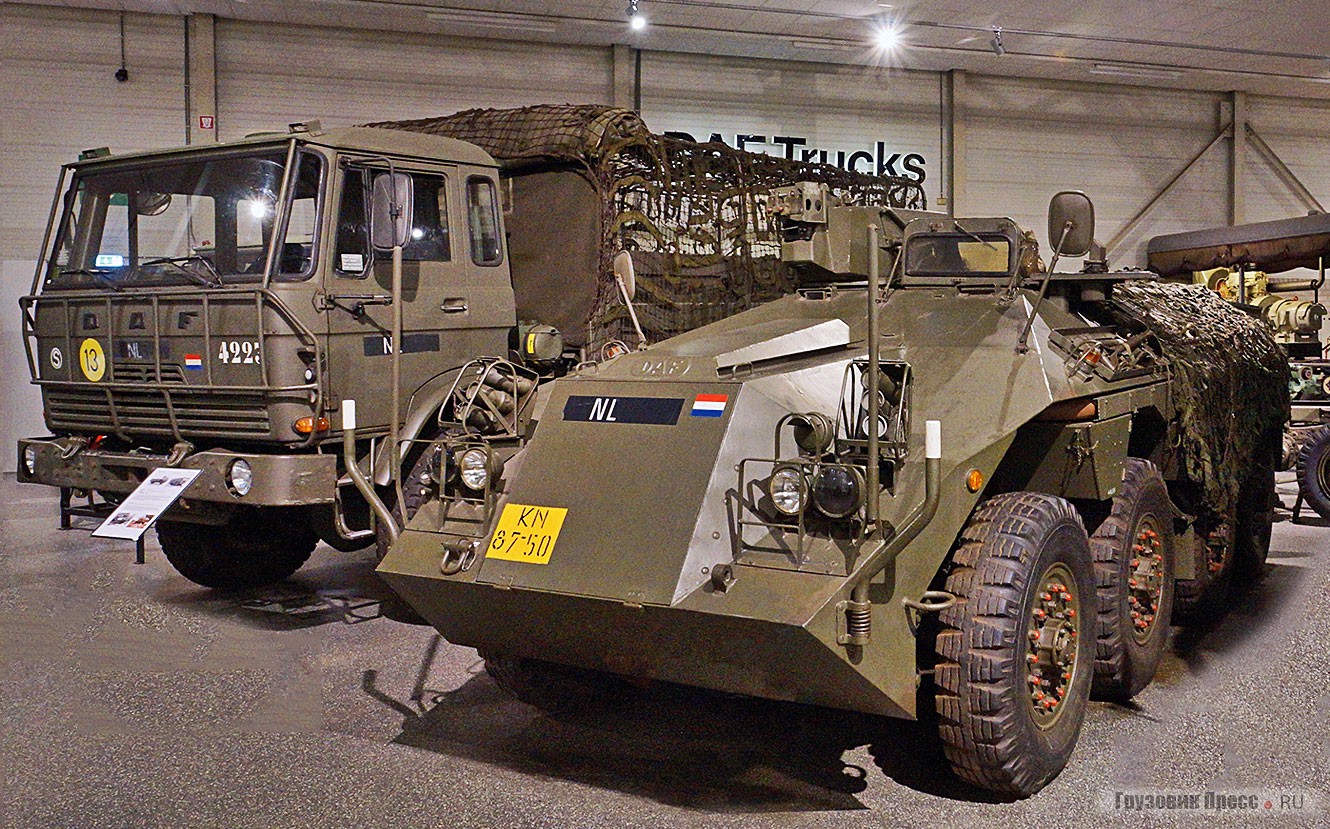 Самые известные транспортные средства Koninklijke Landmacht – [b]4-тонный полноприводный грузовик серии YA-4440[/b] (с 1976 по 1982 год войска получили 7255 единиц) и бронетранспортёр YP-408. Разработан БТР по техзаданию, выданному ещё в 1956 году. Бортовая трансмиссия с единственным дифференциалом унифицирована с трансмиссиями армейских грузовиков 4х4 и 6х6. Бронекорпус с толщиной брони до 16 мм вмещал водителя, командира и 10 солдат. В целом очень удачный YP 408 имел некоторые эргономические проблемы. Выпуск начался 31 июля 1964 года, всего сделали 750 БТР. Они состояли на вооружении Нидерландов до 1988 года