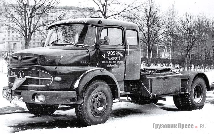 Седельный тягач Mercedes-Benz L 332 (Typ 348) 1962 г. с редкой даже в ФРГ полуторной кабиной встретился в Москве