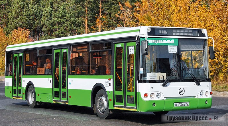 Ранний московский бело-зелёный («лужковский») автобус ЛиАЗ-5292