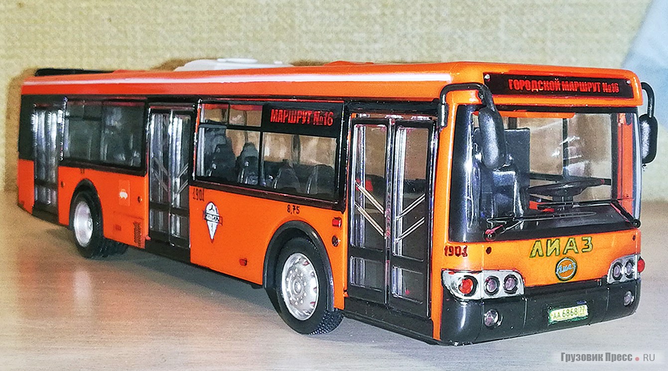 Оранжевый автобус напоминает новую цветографическую схему общественного транспорта Нижнего Новгорода