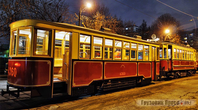 Вагон № 932 «БФ» (бесфонарный) построен Коломенским заводом в 1927 году. На пассажирских линиях он отбегал 38 лет, а после этого ещё 23 года служил буксиром в МГТ. С 1988-го является музейным экспонатом, став одним из первых ретро-трамваев в Москве. В тандеме с ним в парадную колонну встала премьера года – реплика довоенного вагона серии «С», построенная в 2019 году заводом СВАРЗ. Прицепной вагон № 4360 воссоздали по образцу жалких останков, привезённых из Коломны ещё в конце 1990-х годов, и на раме послевоенного трамвая КТМ-2, привезённой из Рязани. После парада прицепной вагон вернётся на доработку для исправления ряда исторических несоответствий