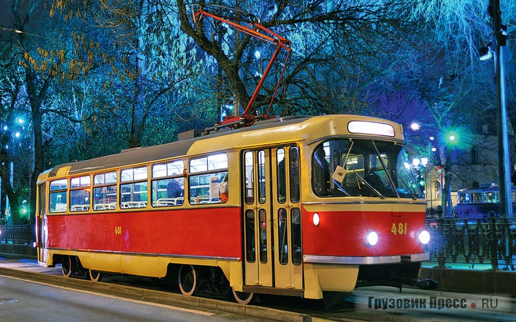 Самый массовый в мире трамвай Tatra T3, живая легенда – символ Чехии по сей день. Тысячи таких вагонов поступили в советские города и продолжают с успехом работать не только у нас, но и в странах Восточной Европы. Музейный 2-дверный вагон 1971 года постройки восстановлен по образу и подобию «Татры» ранних поставок. Ему даже присвоен номер № 481 первой модели Т3 в Москве. Одно время он служил складом-сараем в Октябрьском трамвайном депо, а для музейной коллекции вагон восстановили в 2009 году на ТРЗ. Среди оригинальных деталей ветровое стекло из двух, а не из трёх частей, широкий маршрутоуказатель и ряд других аутентичных деталей, включая светотехнику