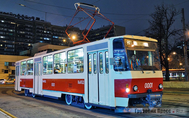 Tatra T6B5 – наследник легендарной модели Т3. В СССР такие трамваи поставлялись под индексом Tatra Т3М. Вагон № 0001, самый первый опытный экземпляр, прошёл цикл испытаний в родной Праге, а после этого в составе двухвагонной сцепки проходил испытания в Москве. Последующие 23 года опытная «Татра» проработала на маршрутах Краснопресненского трамвайного депо. В 1983–1996 гг. для СССР и послесоветских республик изготовлено более 1000 подобных вагонов. В Москве они не прижились, поскольку широкий задок и передок мешали встречному разъезду трамваев на поворотах. Выживший «туз», или «первый номер», восстановлен до выставочного состояния в 2009 году