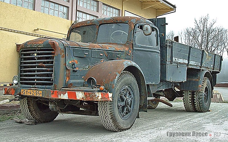 Один из уцелевших экземпляров позднего грузовика Škoda-706R (1954–1957 годов выпуска), нуждающийся в восстановительном ремонте