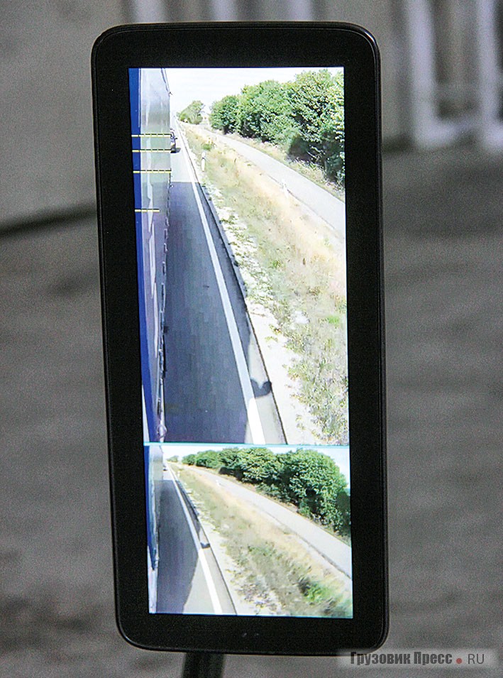 У электронных зеркал MirrorCam кроме изображения присутствует разметка границ транспортного средства и безопасной дистанции. Нижняя линия обозначает край габарита полуприцепа, другие формируют безопасный динамический коридор при выполнении обгона или перестроении. Таким образом, при обгоне система поможет не «срезать» попутное транспортное средство