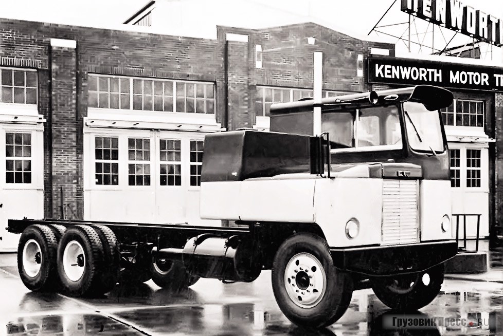 Kenworth 825 с кабиной типа C-B-E, оборудованной спальным отсеком, 1954 г.