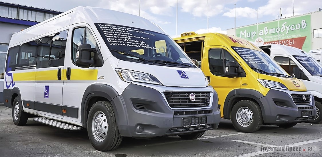 Парочка обновлённых [b]Fiat Ducato[/b] на стенде «Интеравтоцентр» была представлена в исполнении «Социальное такси» и «Дети». Обе машины чётко отражают направления, которые сейчас больше всего привлекают внимание перевозчиков. Что ж, похоже, время стандартных «фургонбусов» всё же уходит, раз новинки теперь экспонируются в специсполнениях