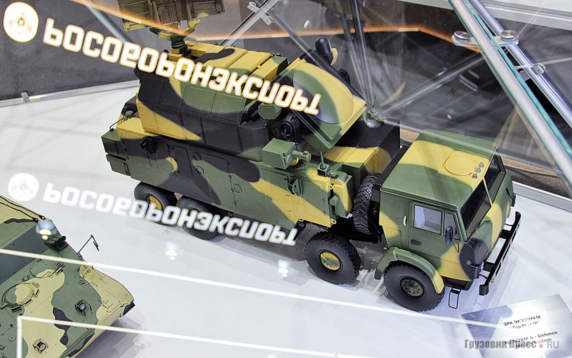 Масштабная модель автономного боевого модуля ЗРК «Тор-М2КМ» на шасси КАМАЗ семейства «Мустанг»