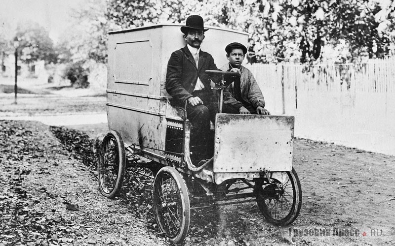 Первый фургон грузоподъёмностью 250 кг на шасси Renault Type C с одноцилиндровым двигателем De Dion-Bouton мощностью 3,5 л. с. предназначался для перевозки молока. 1900 г.