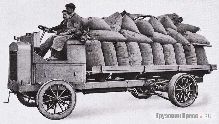 Двухтонка Berliet L образца 1906 г. оснащалась железными шинами, тормозные колодки действовали непосредственно на шины, а педаль тормоза шофёру приходилось нажимать двумя ногами