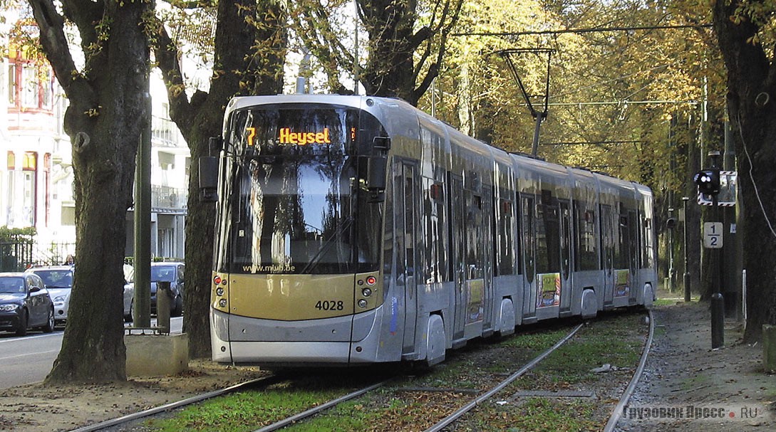 7-секционный Bombardier Flexity Outlook со 100% низкого пола. Тележки, как видно на фотографии, неповоротные