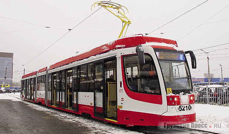 В усть-катавском вагоне модели 71-631 под низкий пол выделено 72% пола. По компоновке ходовой части трамвай похож на Bombardier Flexity Swift