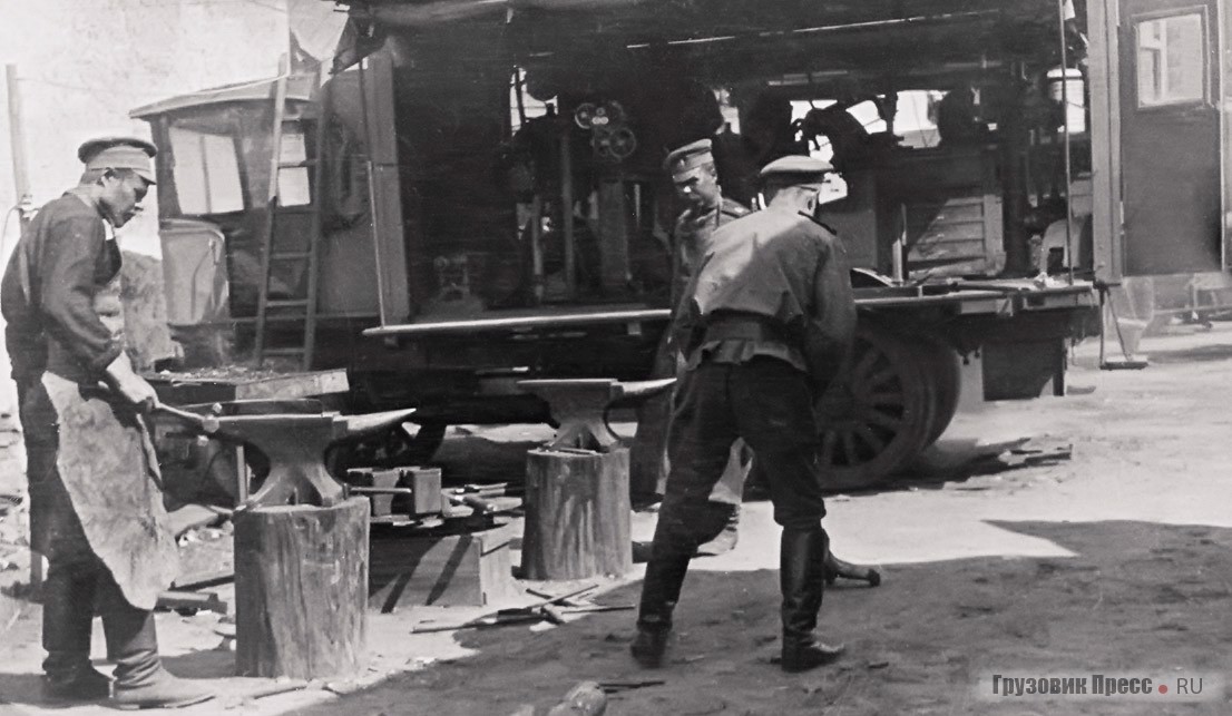 Ремонтная мастерская на шасси Garford D в работе на фронте, 1916 г.