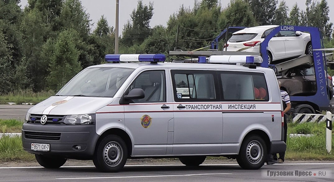 Один из 16 автомобилей-перехватчиков – VW Transporter