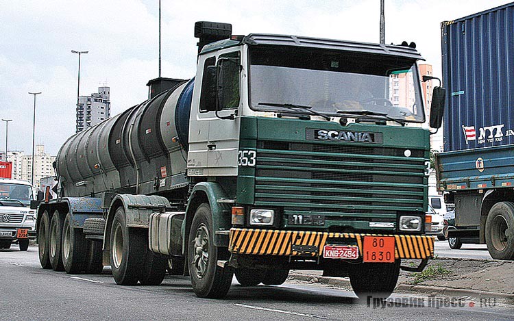 Безносые Scania предыдущих поколений встречаются на дорогах не часто. Вплоть до 2000-х бразильские транспортные компании сомневались в достоинствах бескапотной компоновки «кара чата»