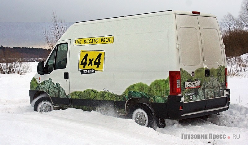 Почти невероятное: Fiat Ducato (4x4) спокойно разворачивается по глубокой снежной целине на берегу Оки