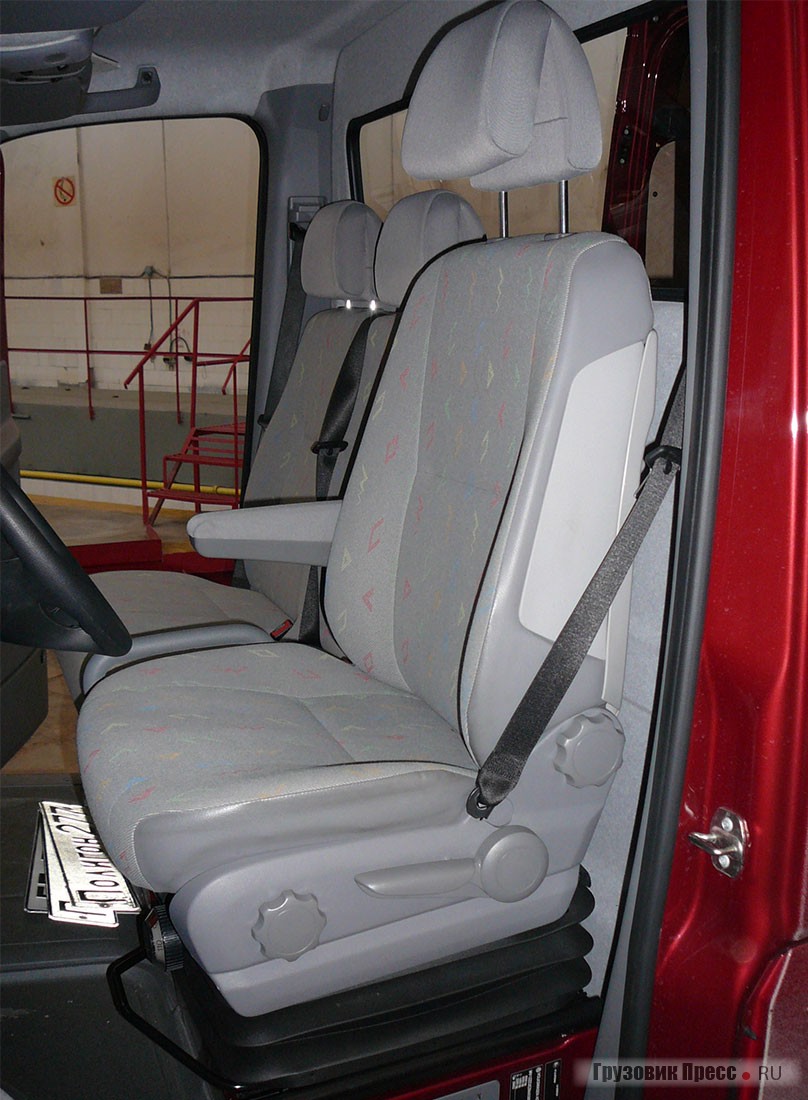 Кресло водителя – c кучей регулировок и боковой подушкой безопасности