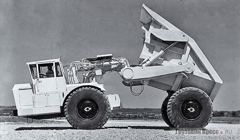Экспериментальный сочленёный самосвал Berliet TX40 с электромоторами Brown Boweri в ступицах всех колёс. Создан в 1964 г. при участии L'Institut Battelle. Грузоподъёмность 40 т