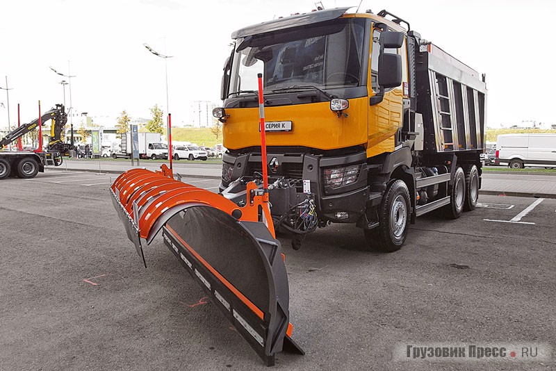 Renault Trucks K 6x4 с кузовом Meiller-Kipper и зимним оборудованием Buscher