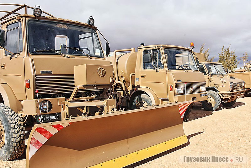 Уборочная машина SNVI M120 (4x4) и автоцистерна K120 вооружённых сил Алжира используют кабину K времён альянса Berliet-Citroёn, но более современные дизели Deutz F6L012 воздушного охлаждения