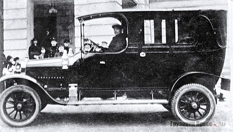 «Руссо-Балт D 24/40 HP» серии 13 с кузовом ландоле, обслуживавший отделение Госбанка в губернском городе Калиш (ныне город в Великопольском воеводстве Польши), 1913 г.