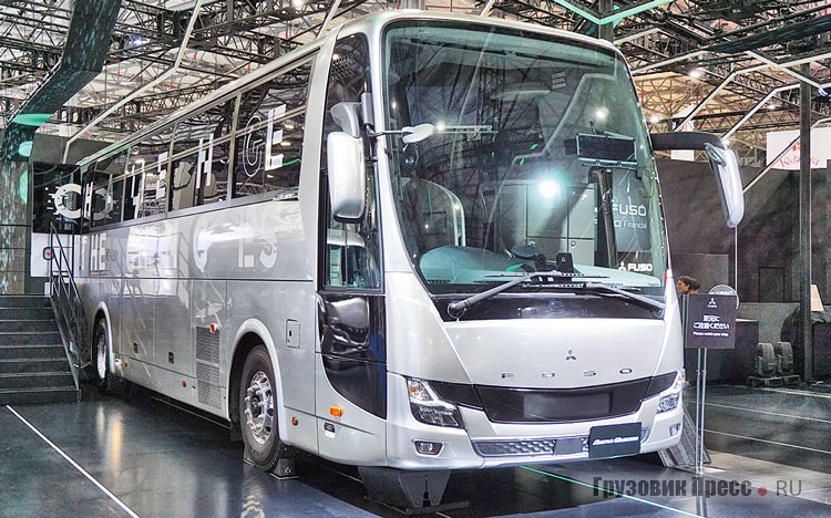 [b]Mitsubishi Fuso Aero Queen MS06GP (QUBV)[/b] оборудован экономичным 381-сильным турбодизелем 6S10 (T2) рабочим объёмом 7,7 л