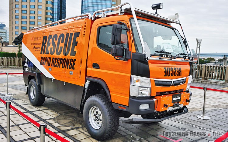 Спасательный грузовик [b]Mitsubishi Fuso ATHENA[/b] на шасси Canter 4х4 разработан совместно с университетом Кокушикан, но был представлен в рамках ассоциации Japan Automobile Manufacturers Association, Inc. (JAMA)
