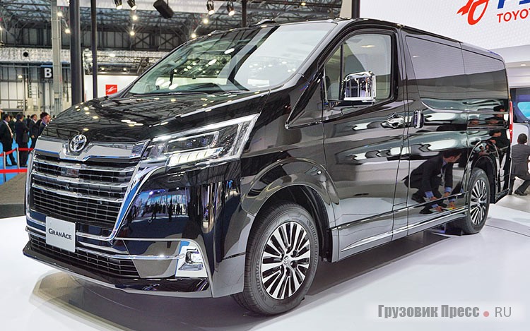 В подразделении Toyota Auto Body не скрывают, что новый 6-местный минивэн [b]Toyota GranAce[/b] целиком заточен на корпоративный сегмент, и в меньшей степени соответствует нуждам семьи. В этой машине габаритами 5,3х1,97х1,99 м во главу угла поставлен максимальный комфорт. В офисном варианте внутренние размеры составляют 3290х1735х1290 мм