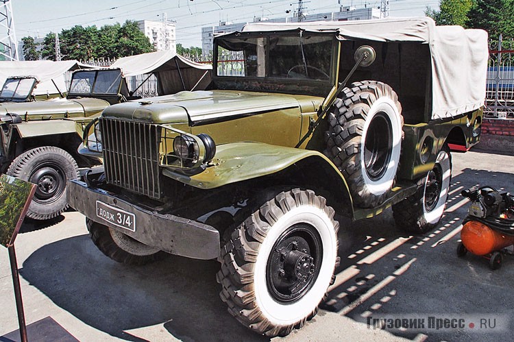 Память о ленд-лизе надолго сохранится в сердцах россиян. [b]Dodge WC51, он же – Додж-«три четверти»[/b], один из основных автомобилей-тягачей Красной Армии в годы Второй мировой войны. Использовался для буксировки пушек ЗИС-2 и ЗиС-3, чьё обозначение не связано с московским заводом ЗиС: горьковский завод «Новое Сормово», где делали эти пушки, тоже был заводом имени Сталина. По ленд-лизу мы получили около 19 000 штук Dodge WC-51 и WC-52 (исполнение с лебёдкой)