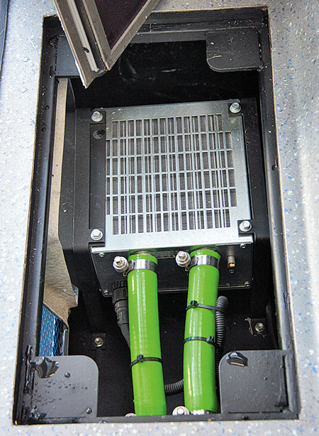 Технологические люки в полу обеспечивают беспрепятственный доступ к пневмобаллонам и рычагам подвесок, автономному отопителю, разветвителям и теплообменникам жидкостной системы отопления, рулевому механизму Bosch