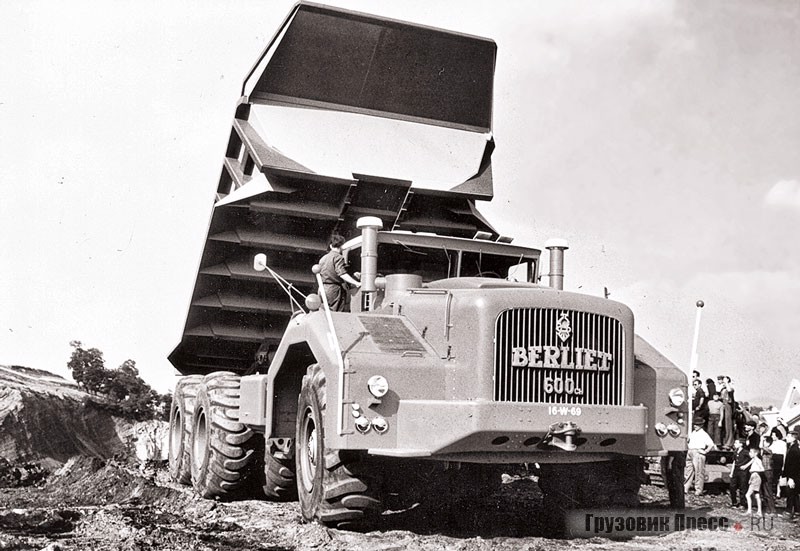 Berliet T 100 № 3 во время первого публичного показа, 7 июля 1959 г.