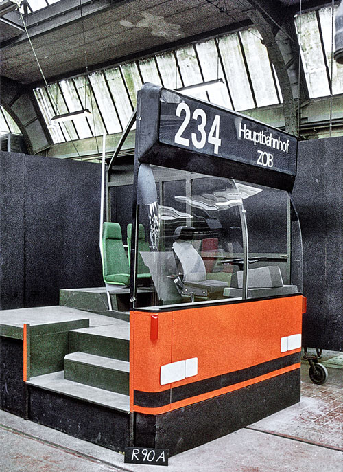 Дизайн-макет фронтальной части Герберта Линдингера изготовлен из фанеры в мастерских Фалькенрид (Fahrzeugwerkstätten Falkenried GmbH) в масштабе 1:1. Данный макет побывал во многих городах ФРГ и был выставлен на железнодорожном вокзале в Ганновере в 1975 году