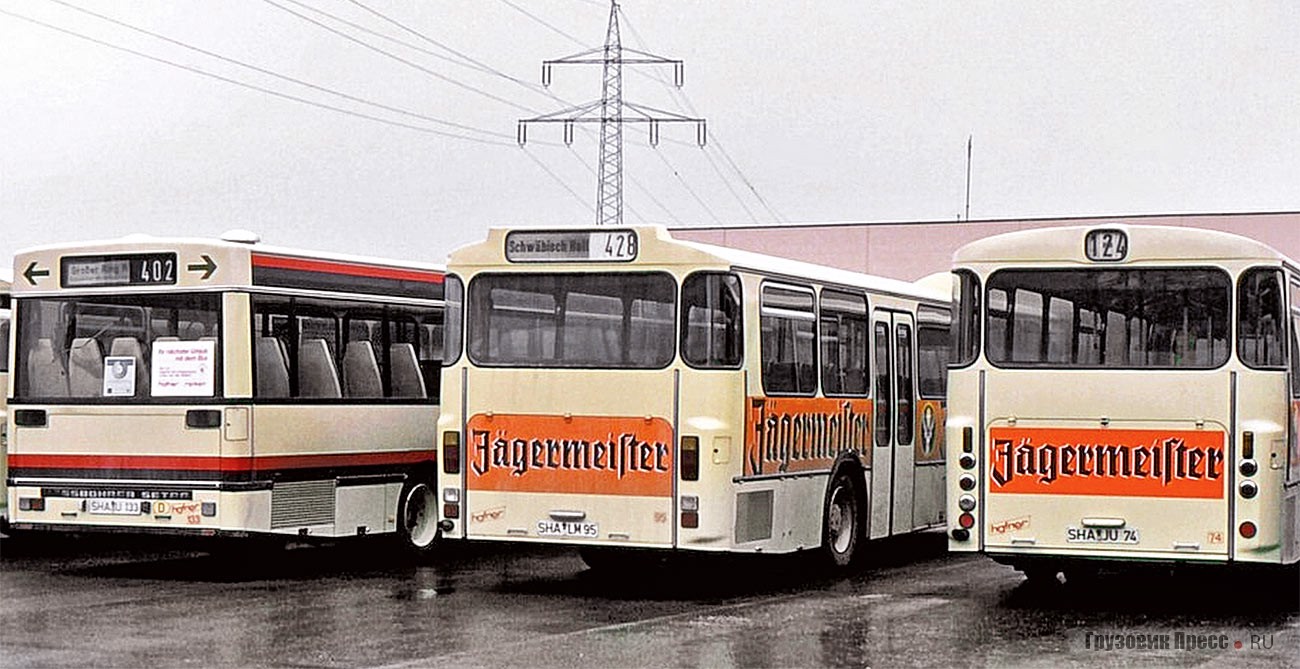 Слева автобус второго поколения, справа – первого. В центре автобус I поколения, но с новыми задними фонарями от II поколения. Такие варианты начали выпускать с 1984 года
