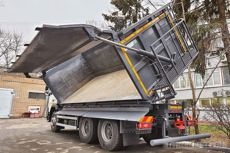 Универсальный самосвал на шасси Volvo FMX с колёсной формулой 6х4