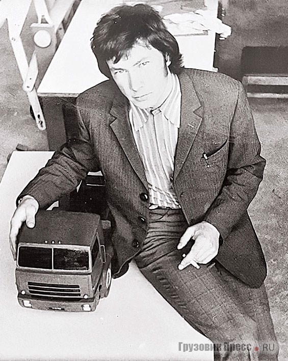 Екимов Сергей Варламович, в конце 1980-х работавший начальником бюро художественного конструирования УГК «КамАЗа»