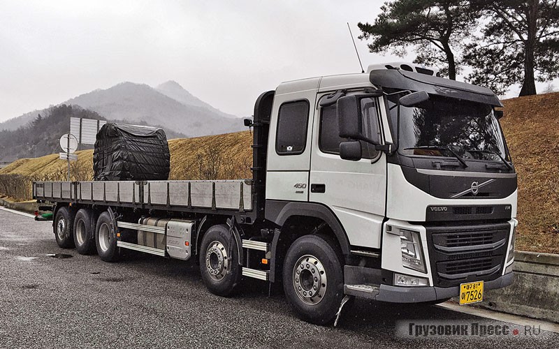 Пятиосный Volvo FM с удлинённым шасси и трёхоснной тележкой, окрестности Сеула, Южная Корея, 2017 г.