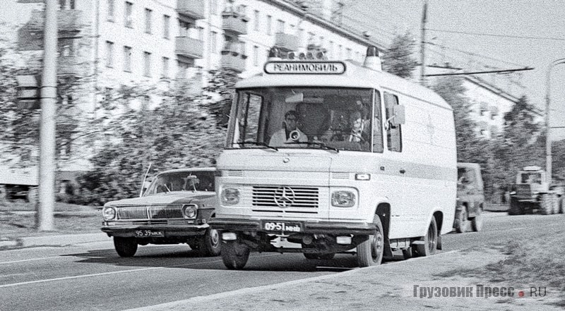 «Реанимобиль» Mercedes-Benz L408 с кузовом Binz в СССР закупили после выставки Mercedes-Benz в Москве 1973 года. На первом, поступившем в подстанцию при НИИСП им. Н.В. Склифосовского, водителем был Степан Гичан. С ним в выездной бригаде отделения реанимации работали врач Леонид Сульповар, фельдшеры Игорь Годяев, Дмитрий Романов, В. Коган, Дмитрий Марков. Многие из них были хорошо знакомы с Владимиром Высоцким