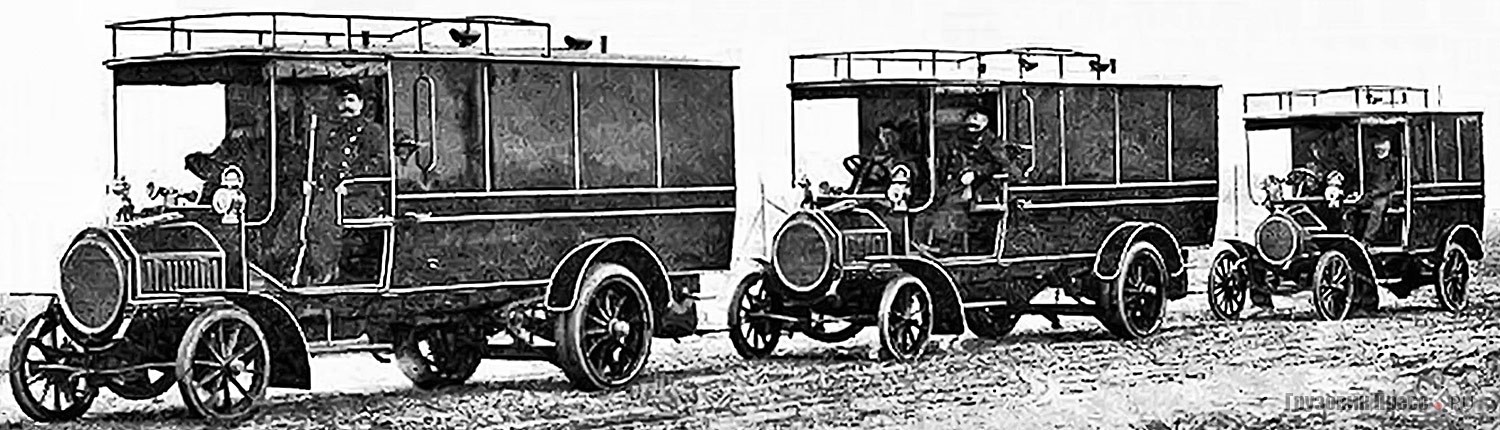 Прибывшие из Германии арестантские фургоны NAG, слева две машины модели L4, справа – модель AC2. Санкт-Петербург, 1909 г.